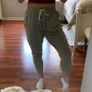 sarah’s day drop it like it’s crotch pant